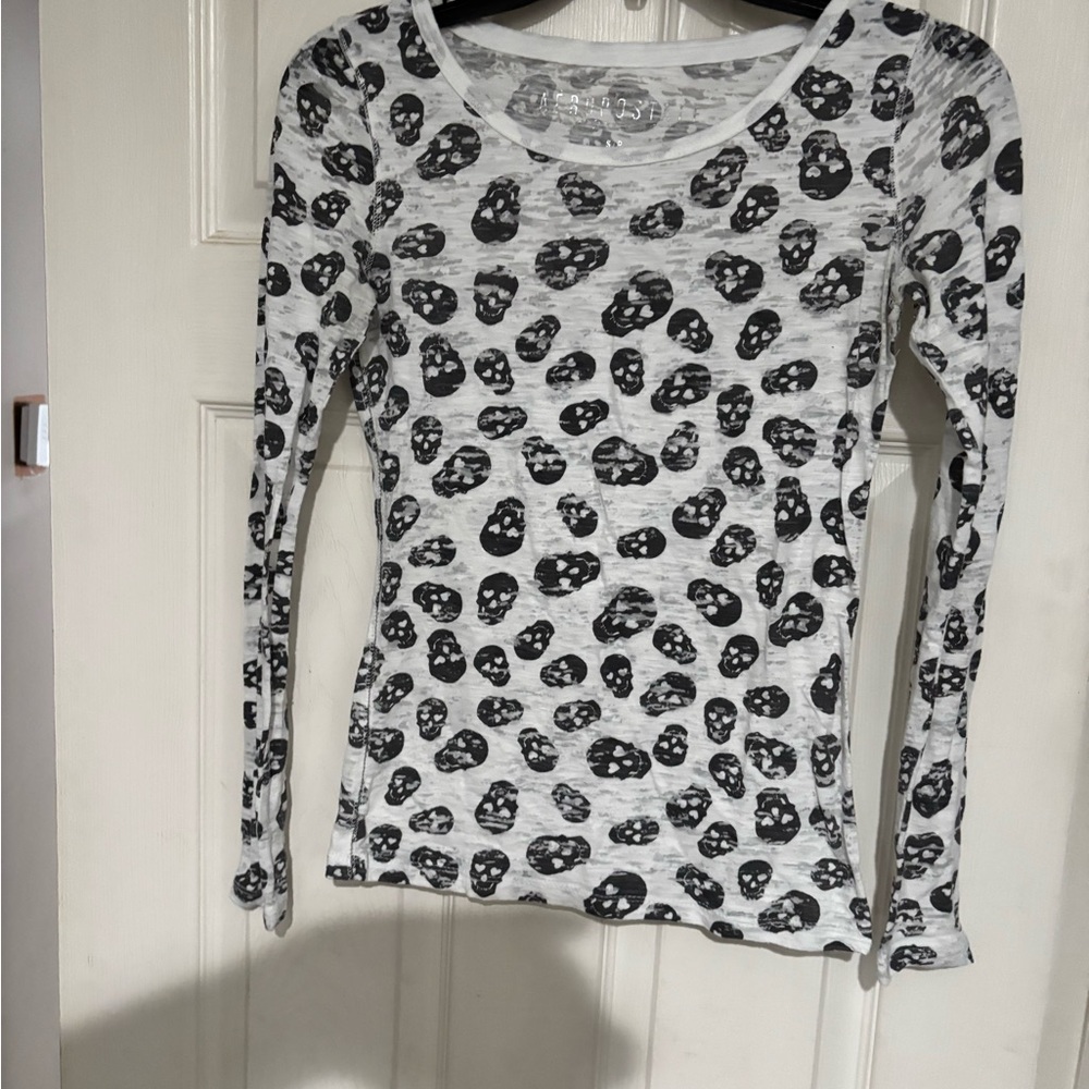Aeropostale White Tee with Black Skull Print